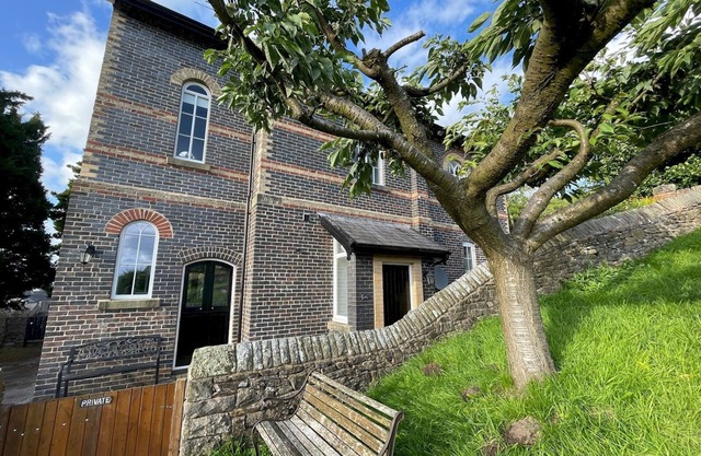 Pass the Keys | Dog-Friendly Retreat for 6 with Amazing Views