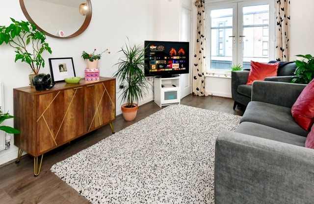 Pass the Keys | Cosy 2 Bedroom Apartment in Barry with Parking