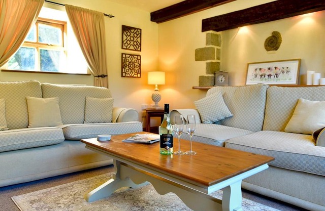 Pass the Keys Cosy Rural 2 Bed Barn conversion close to Beach