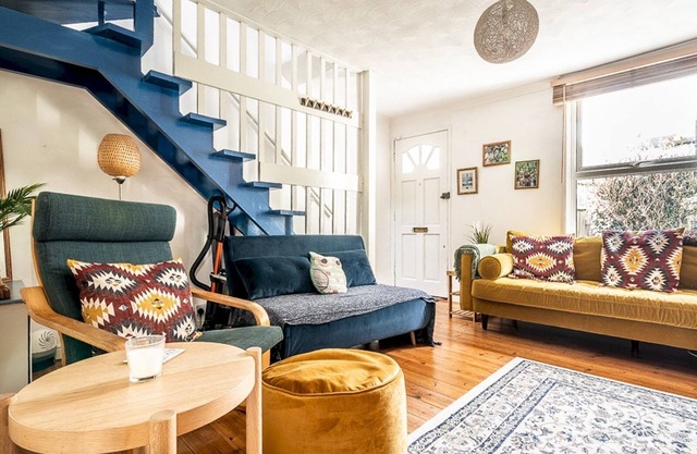 Pass the Keys | Cottage with garden tucked away in central Exeter