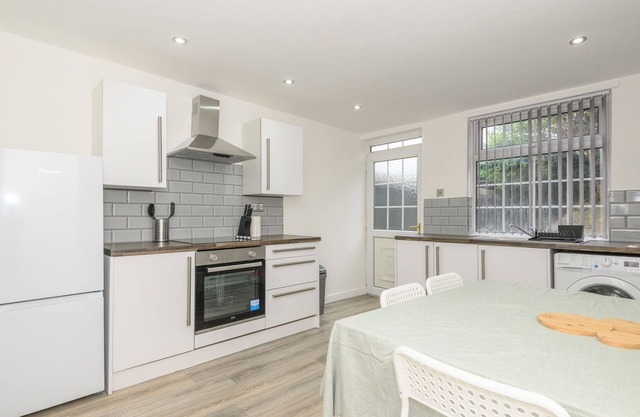 Pass the Keys | Family Oasis with a Private Garden - Elland Road