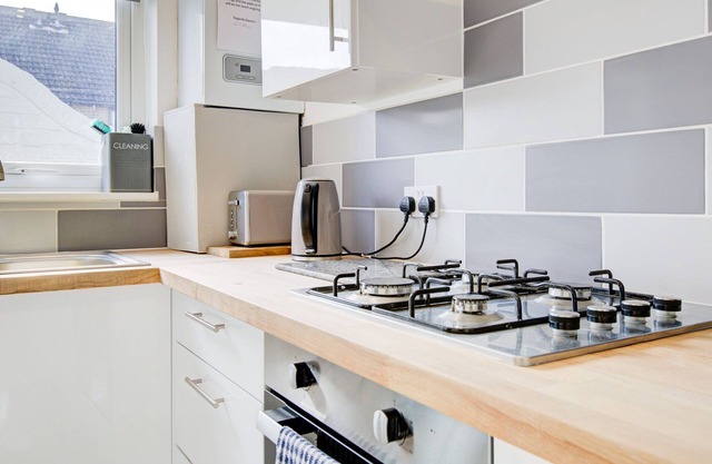 Pass the Keys | City Beach flat next to the sea sleeps up to 6