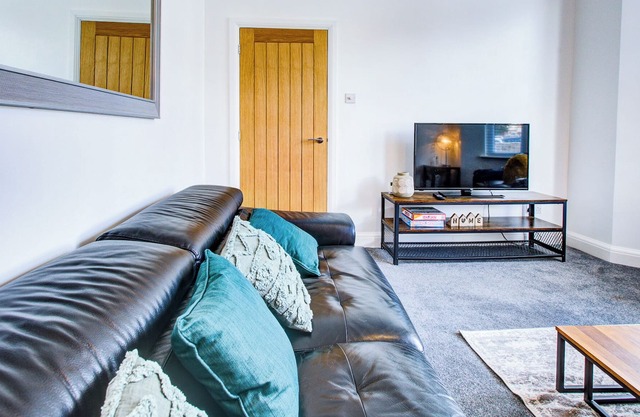 Pass the Keys | Beautiful large modern house in Southend