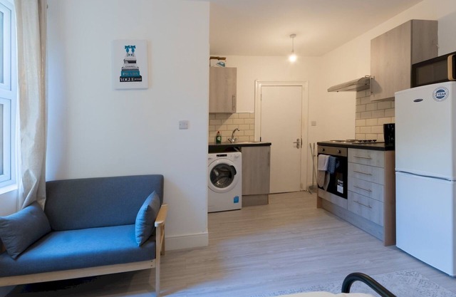 Pass the Keys | Studio flat in Heart of Southend