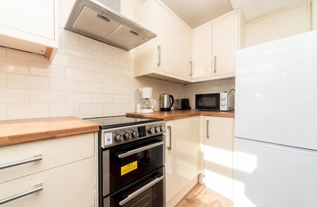 Pass the Keys | Great apt 20 mins central London