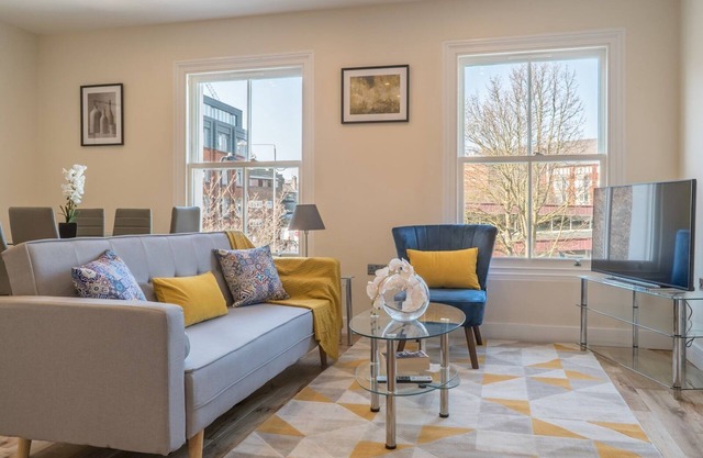 Pass the Keys |Hidden Gem in Queen of the Suburbs
