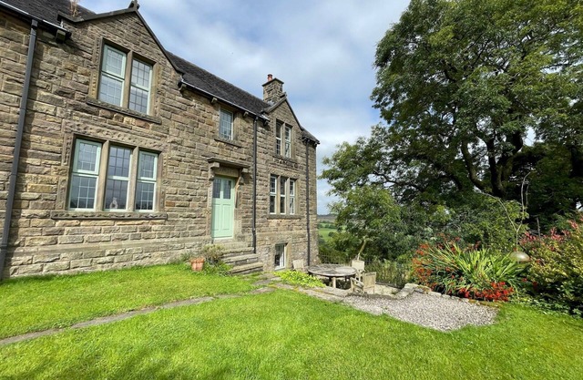 Pass the Keys | Peak District Haven for 6 - Family & Dog Friendly
