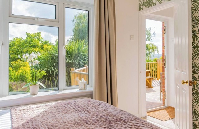Pass the Keys | Large Luxury Glastonbury House, Stunning views!