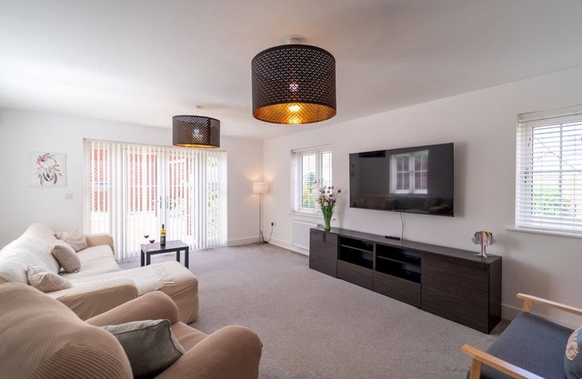 Whitelands Way · Large Family Home | 10 mins to Bicester Village| Pass the Keys