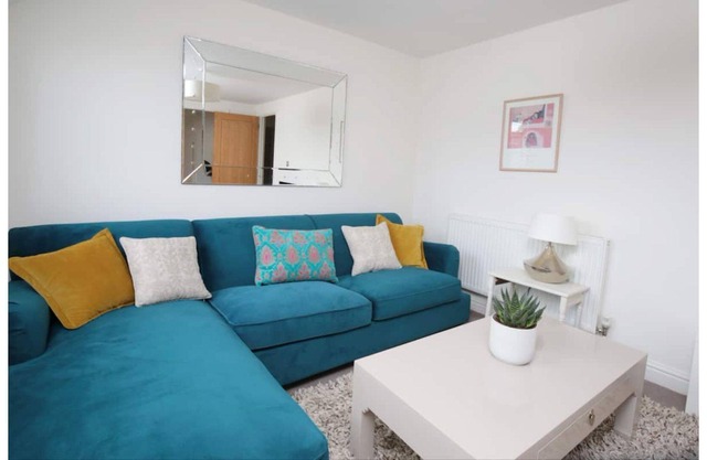 Pass the Keys | Lovely Oxford 2 Bed Apartment with Free Parking and Garden