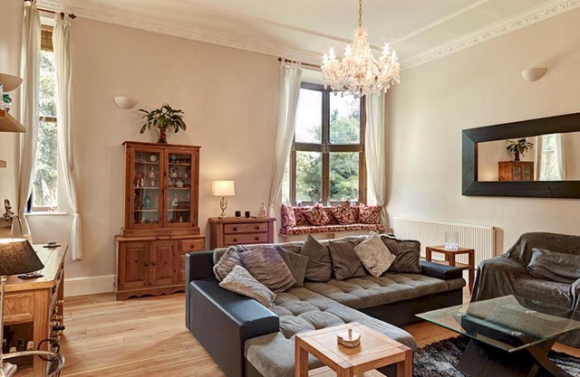 Pass the Keys Luxury 5 bedroom Riverside home in town centre