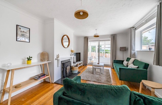 Pass the Keys | Modern Spacious 3BR Bungalow Parking Oxford
