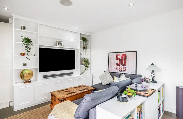 Pass the Keys Modern Terrace Apartment in Putney