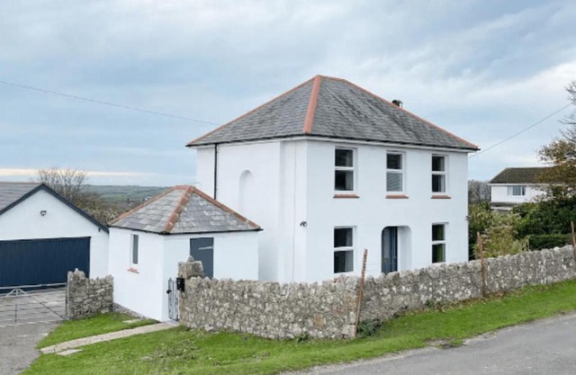 Pass the Keys Newly Renovated Quiet Rural 4 Bed Holiday Home