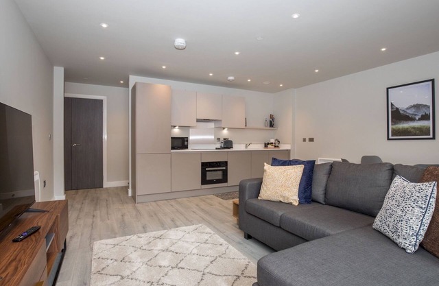 Pass the Keys | Superb Central 4 Sleeper Apartment with Parking
