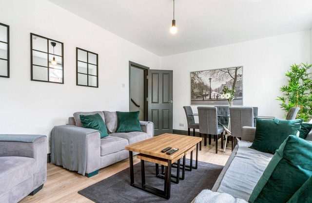 Pass the Keys | Spacious | Queens Uni Beside Cafes and Restaurants
