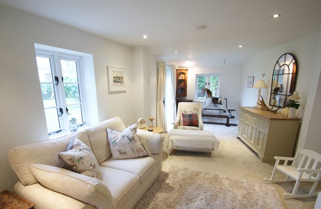 Pass the Keys | Spacious modern house East of Exeter