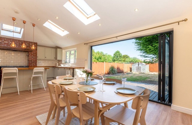 Pass the Keys | Stunning, Spacious Chessington Gem with Parking