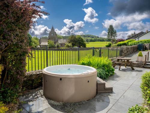 Pass the Keys Stunning 4 Bed Barn Conversion Hot Tub