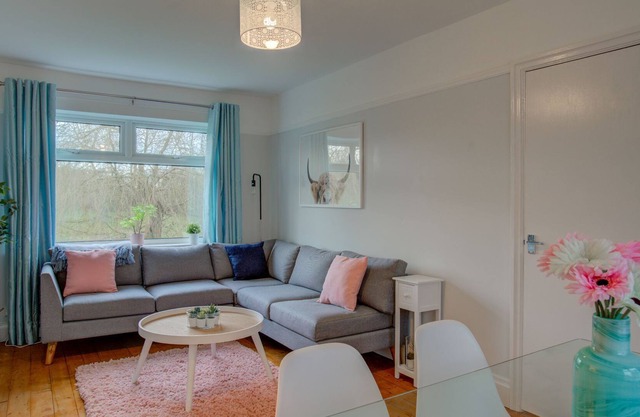 Pass the Keys | Stylish Home in Cheadle Hulme near The Airport!