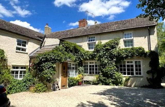 Pass the Keys | Stylish and Spacious Cotswolds Cottage - Sleeps 6