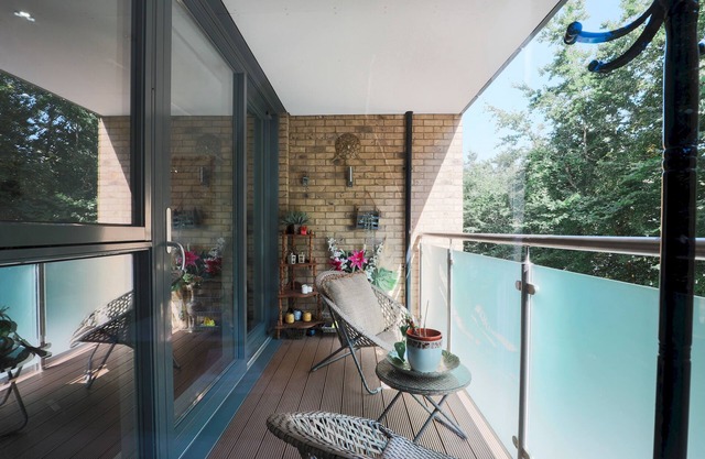 Pass the Keys | Stylish Designer Balcony Apartment in Kew