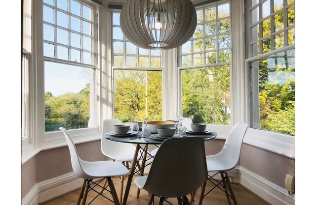 Pass the Keys | The Hexagon - Stylish Central Oxford Pad + Parking