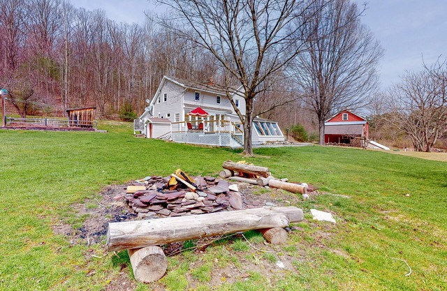 Pastoral, dog-friendly home surrounded by lush woodland with free WiFi & firepit