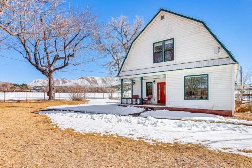 Patio and Mountain Views Farmhouse in Mancos!