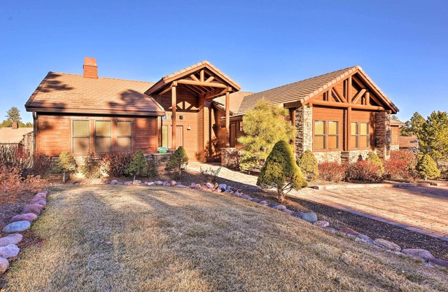 Patio, Deck & Grill: Spacious Show Low Home!