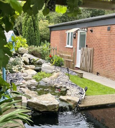 Patio lodge with forest access close to beaches