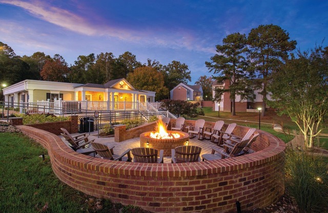 Patriots' Place Cozy Studio w/ pool