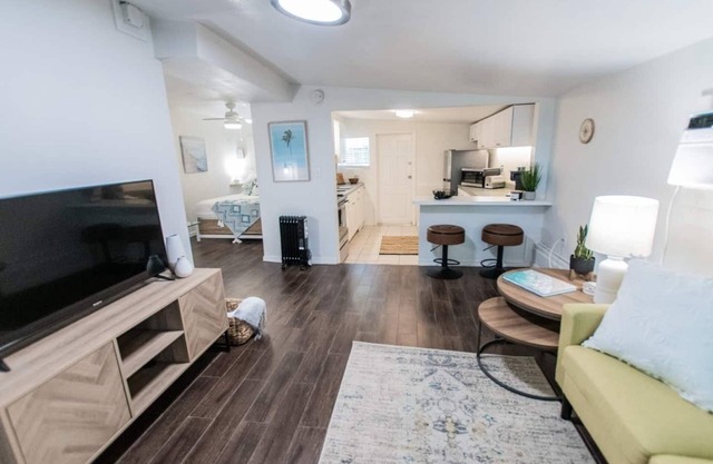 Paul's Landing: Cozy 1/1 Apt