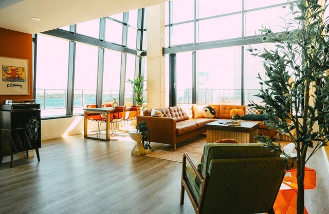 Pause Penthouse Lofts - Downtown - Free Parking