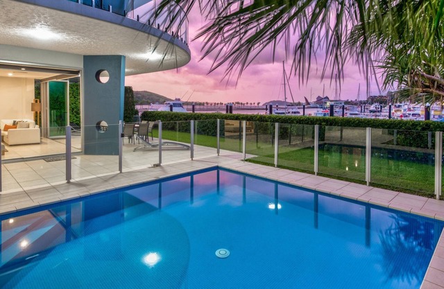 Pavillions 11 Hamilton Island - waterfront with private pool, golf buggy and transfers