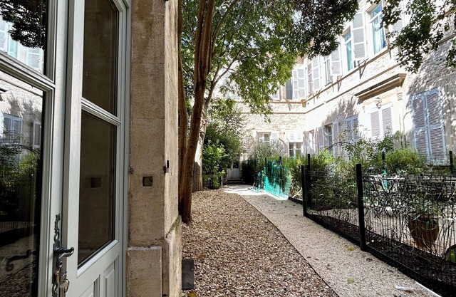 Pavillon des Arènes, location mensuelle - rooftop - parking - clim