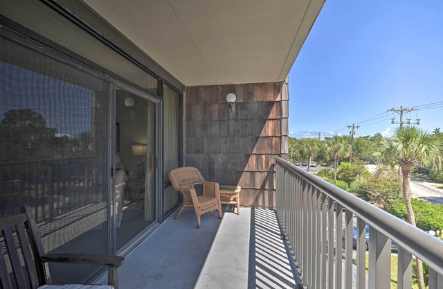 Pawleys Island Condo Retreat w/ Beach Access!