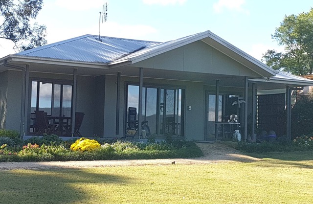 Paxton paradise-tranquility, breathtaking mountain views and abundant wildlife