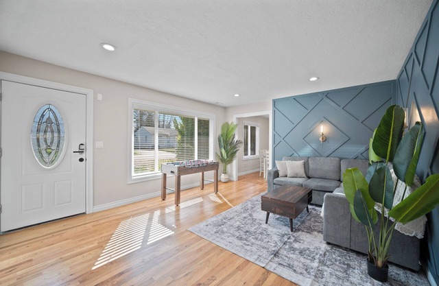 Cozy PDX Stay w/BBQ, Firepit & Pool Table