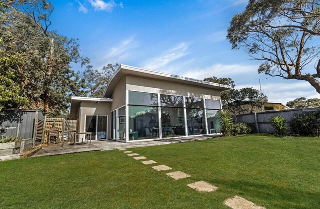 Peace and quiet with private jetty in natural surrounds