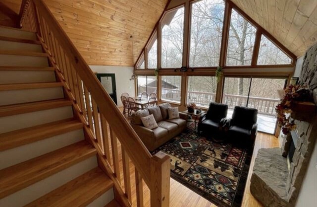 Peace, Quiet, Nature, Rivers, Mountains, Hiking & a Park-like fenced yard.