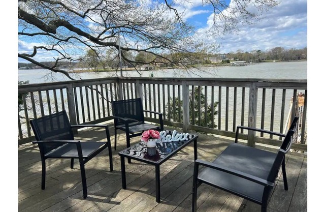 Peace & Tranquile waterfront home, Colonial Beach