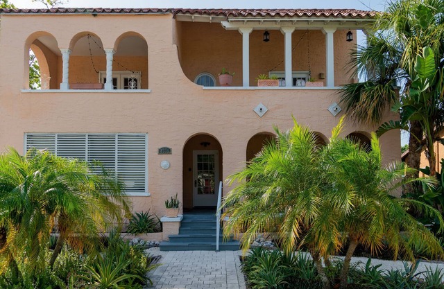 Peaceful 1/1 Apt with Garden Access. Downtown 10 minutes.