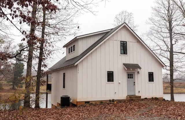 Peaceful 2-bedroom cabin with WiFi, AC in awesome Travelers Rest