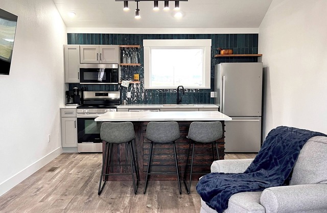 Peaceful 2-bedroom 2 bath Duplex Unit A, in Chaffee Crossing Fort Smith WiFi, AC