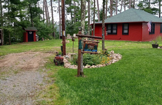 Peaceful 2-bedroom cabin in Elcho on Lower Post Lake.