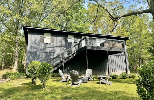 Peaceful 3 Bed/2 Ba on Lookout Mountain. Sleeps 10