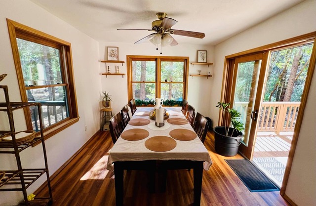 Charming 3-bedroom house with AC, fitness room, and sauna in Foresthill