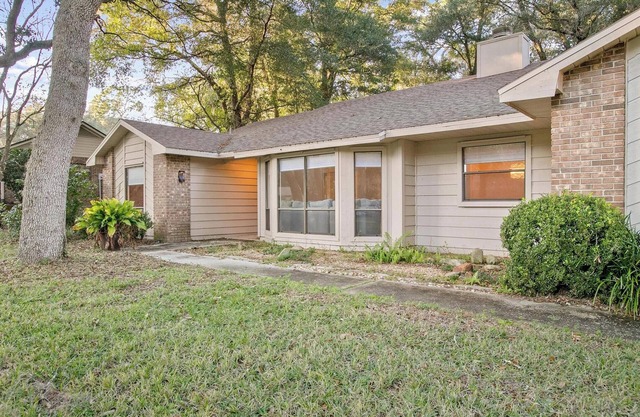 Peaceful 3-bedroom House in DeLand Close to Everything but Quiet and Spacious!
