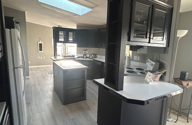 Peaceful 3 bedroom overlooking the town of Eagle!